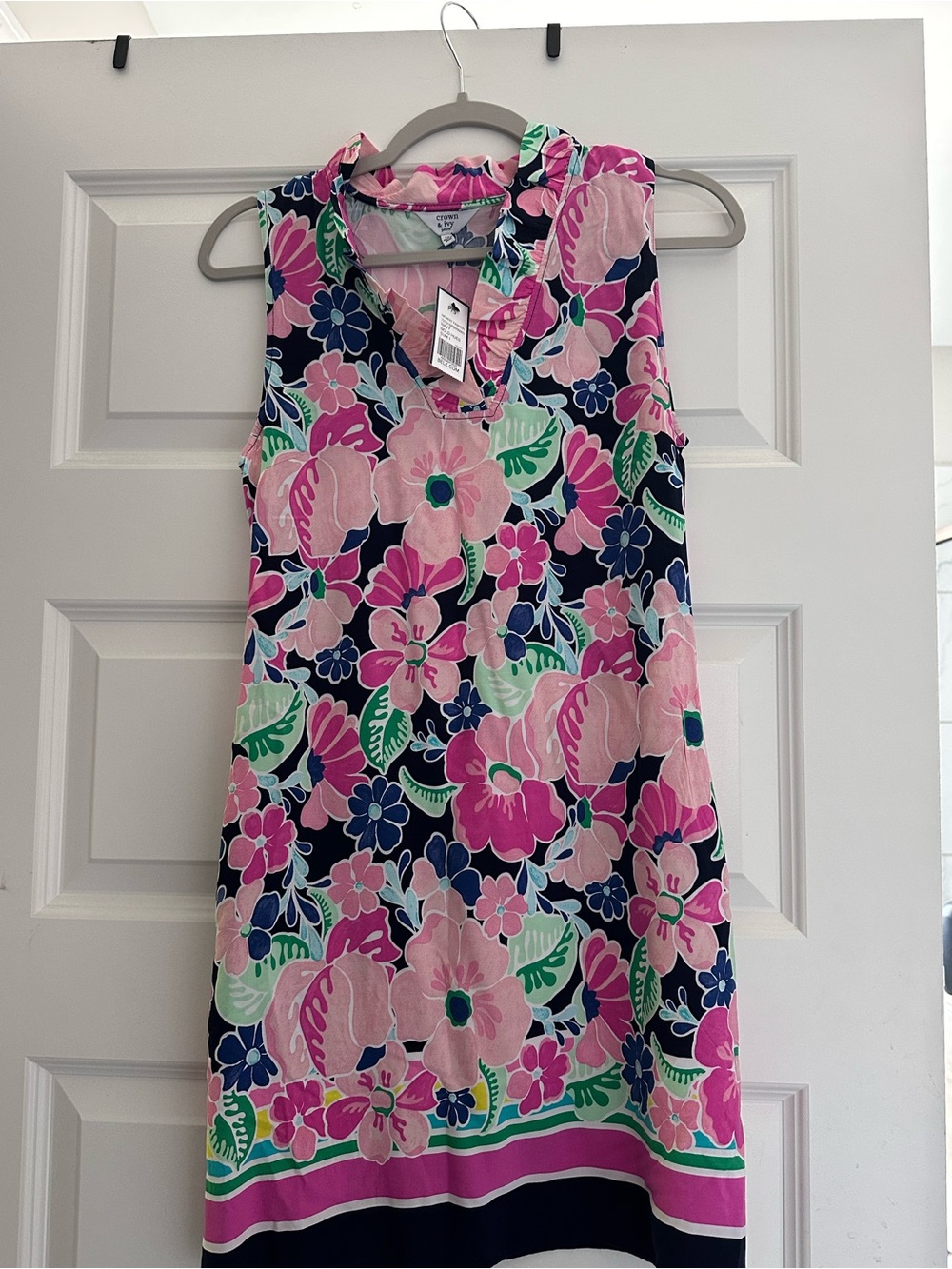 crown & ivy Pink & Navy Floral Sleeveless V-Neck Tunic